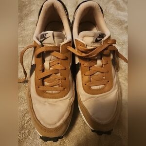 Nike Waffle tennis shoes